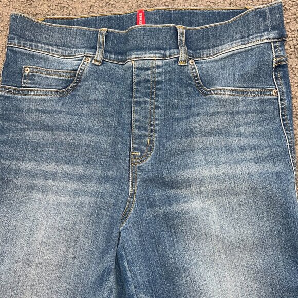 SPANX EVERY WEAR Pull On Straight Leg 5 Pocket Blue Denim Jeans - EUC - Size L - Picture 2 of 10